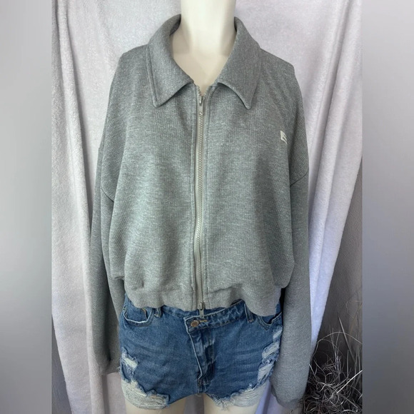 Classic Collection Cropped Zip Up Jacket Collared Gray Sweatshirt - Picture 1 of 4